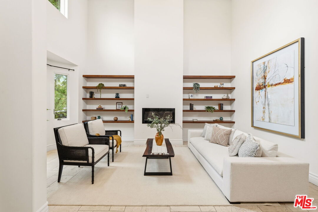 Encino, California, 91436, United States, 4 Bedrooms Bedrooms, ,3 BathroomsBathrooms,Residential,For Sale,1988091