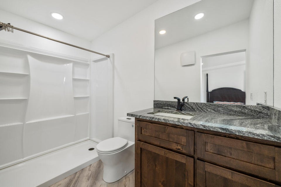 Klamath Falls, Oregon, 97603, United States, 3 Bedrooms Bedrooms, ,3 BathroomsBathrooms,Residential,For Sale,1878382