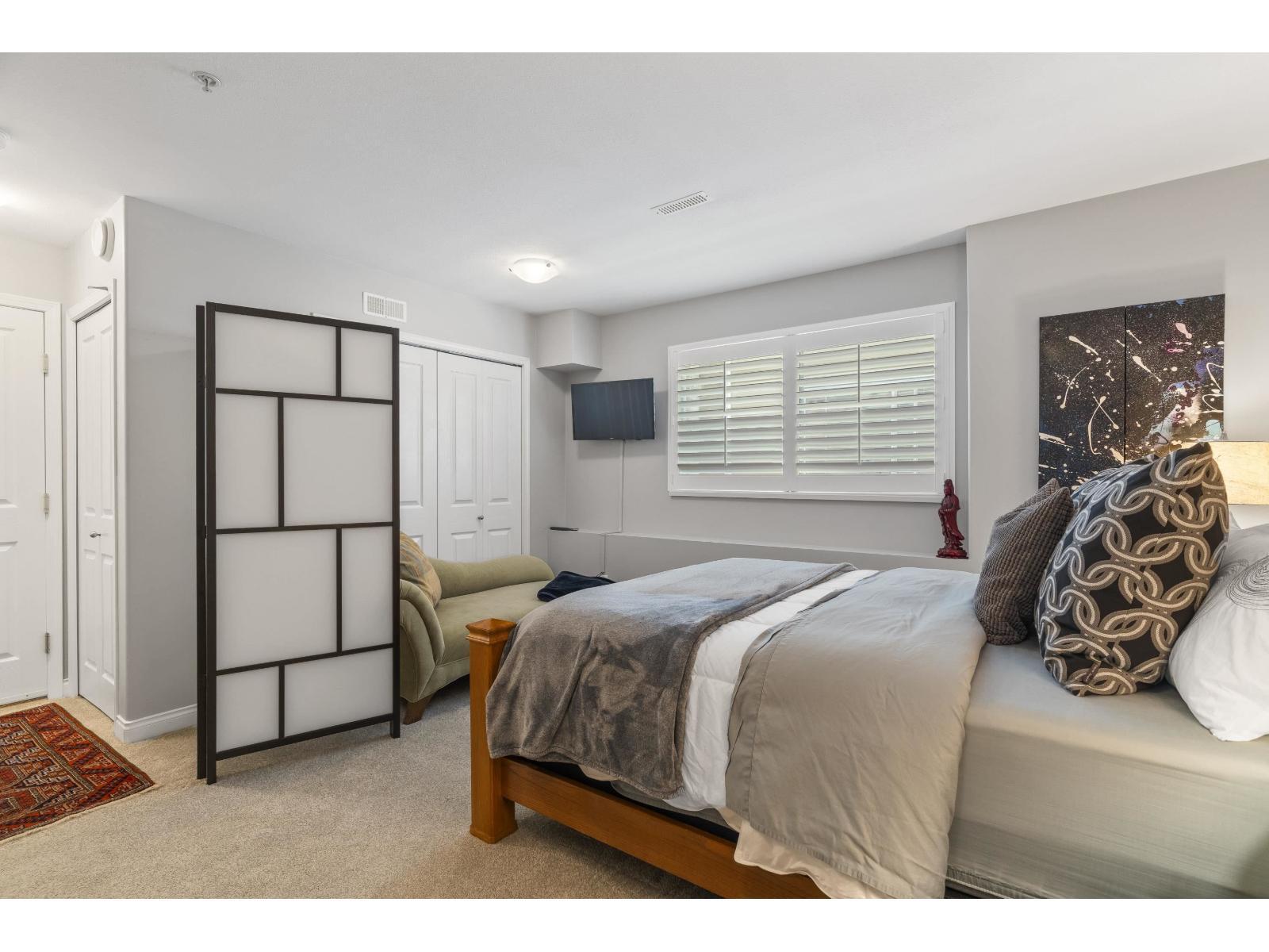 WHITE ROCK, British Columbia, V4B 3T4, CA, 3 Bedrooms Bedrooms, ,4 BathroomsBathrooms,Residential,For Sale,1949298