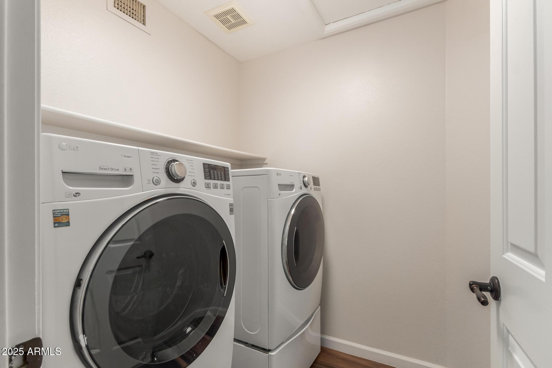 Gilbert, Arizona, 85233, United States, 4 Bedrooms Bedrooms, ,2 BathroomsBathrooms,Residential,For Sale,1983748