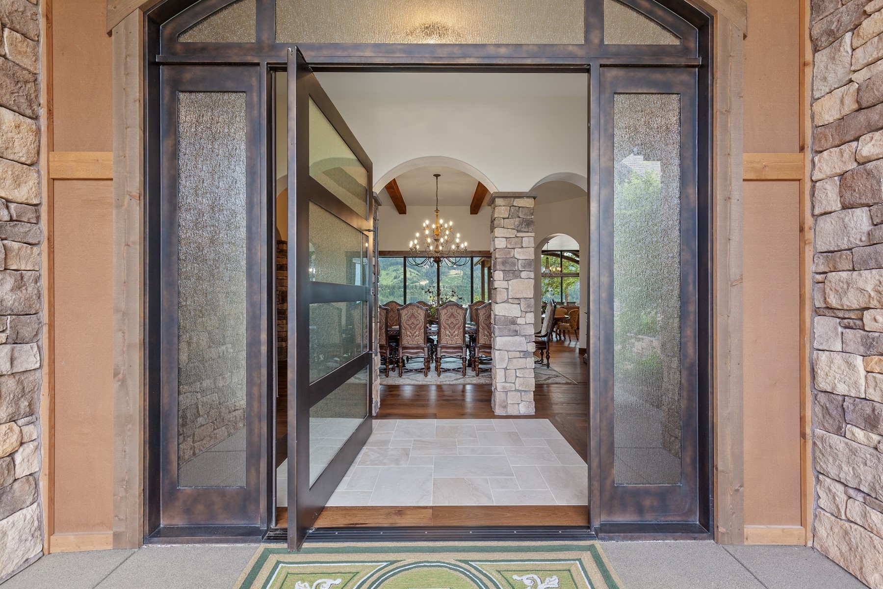  Rare Custom Retreat at Hayden Lake - 物件實景