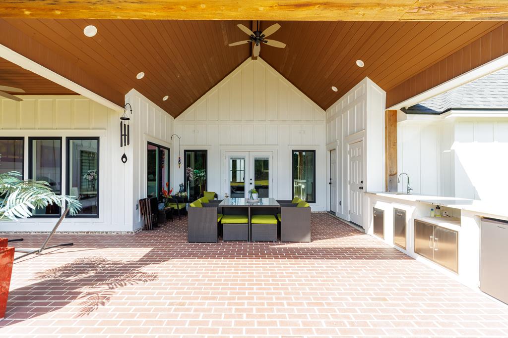 Valdosta, Georgia, 31601, United States, 4 Bedrooms Bedrooms, ,5 BathroomsBathrooms,Residential,For Sale,1991156