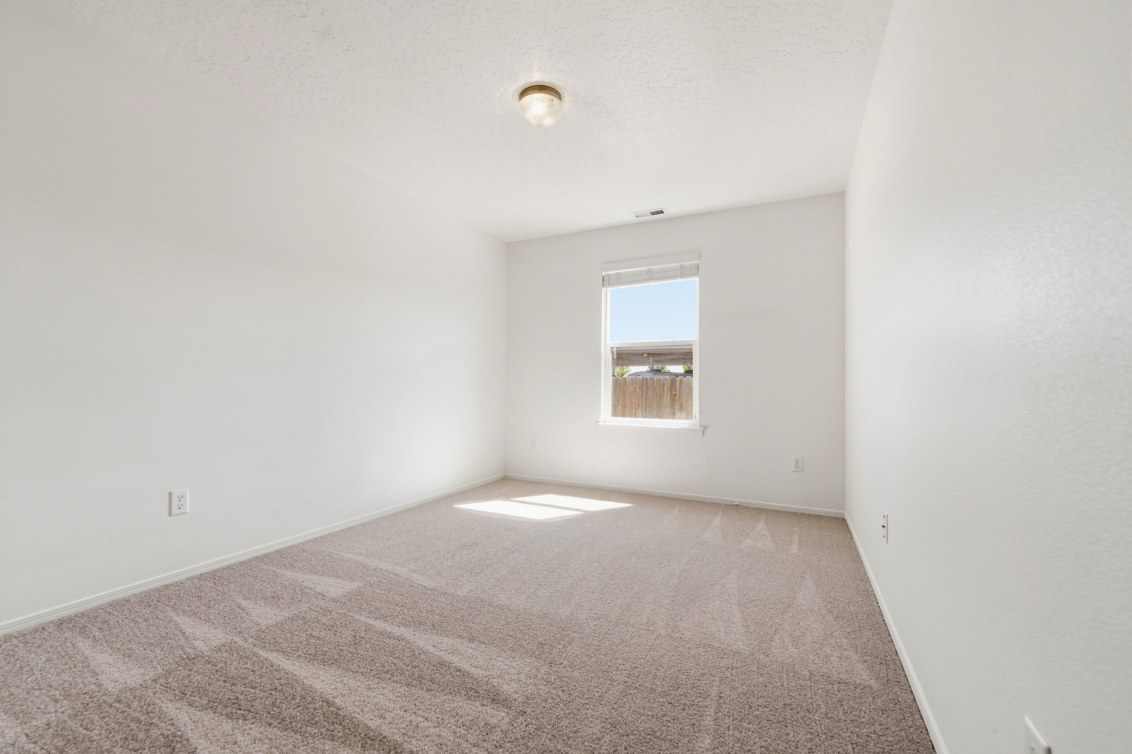  Charming single-level 3-bed, 2 bath home wonderfully located in North Caldwell - 物件實景
