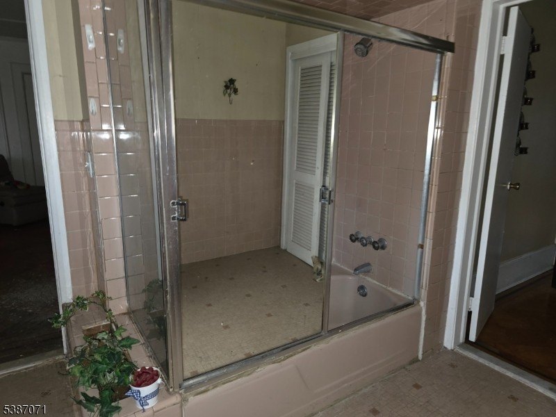 Newark City, New Jersey, 07104-1530, United States, 8 Bedrooms Bedrooms, ,5 BathroomsBathrooms,Residential,For Sale,1977371