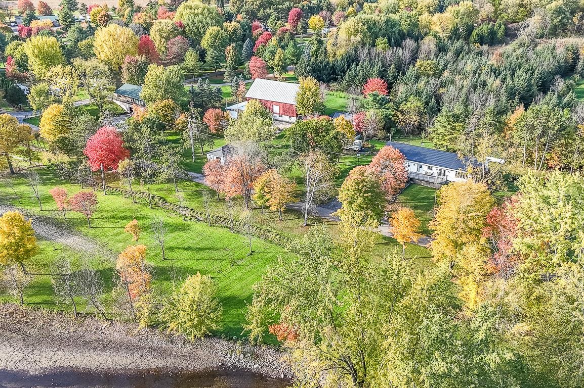 New London, Wisconsin, 54961-8021, United States, 4 Bedrooms Bedrooms, ,2 BathroomsBathrooms,Residential,For Sale,1984435