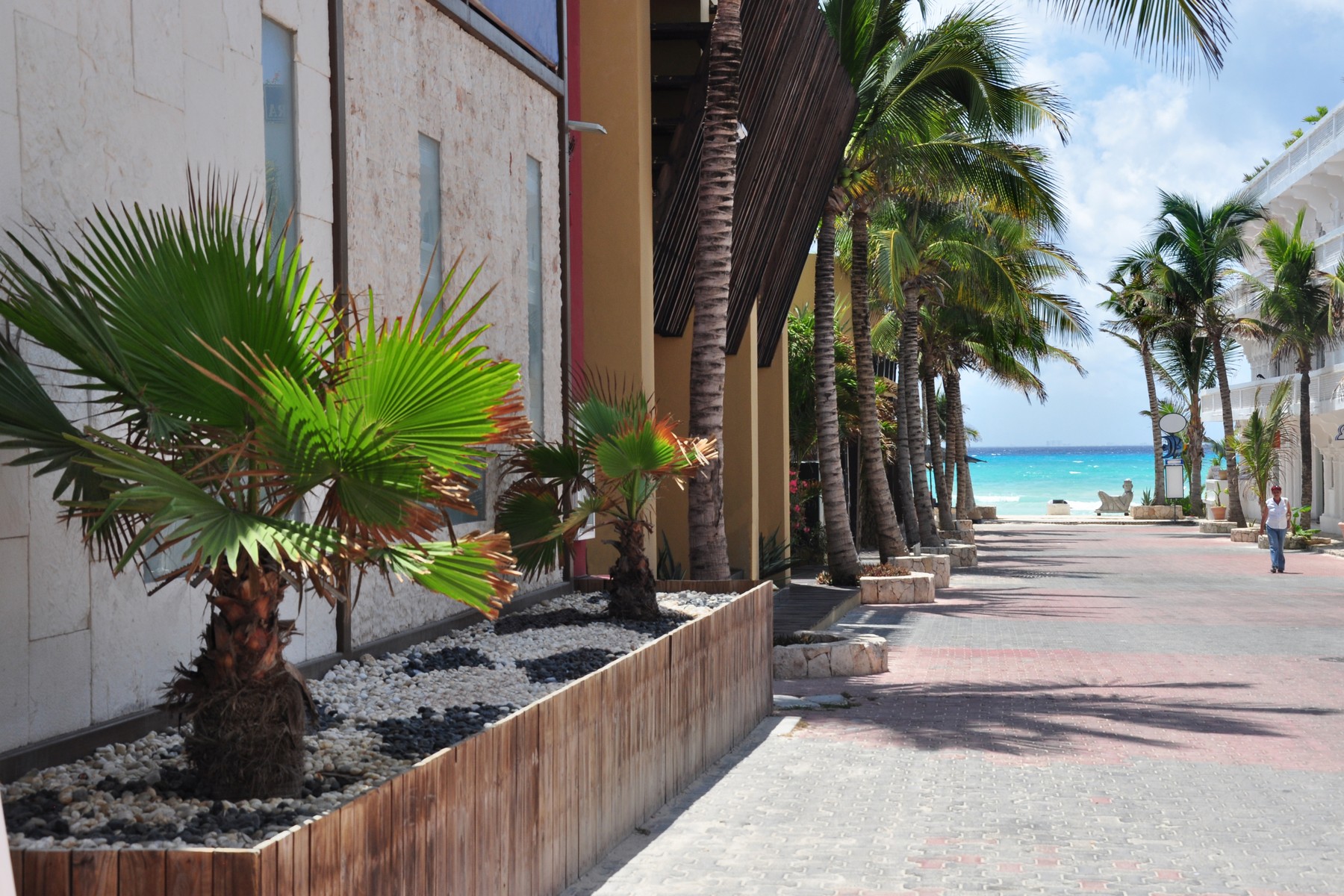  DEVELOPMENT PARCEL IN PREMIUM LOCATION IN DOWNTOWN STEPS FROM THE BEACH - 物件實景