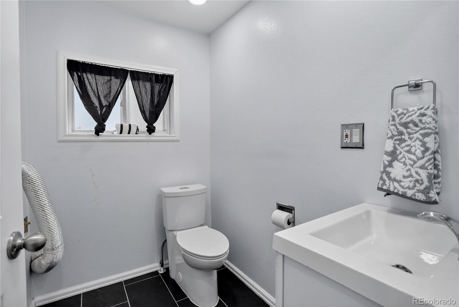Englewood, Colorado, 80110, United States, 3 Bedrooms Bedrooms, ,2 BathroomsBathrooms,Residential,For Sale,1918074