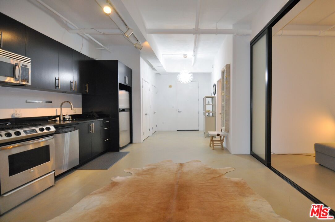 Los Angeles, California, 90014, United States, 1 Bedroom Bedrooms, ,1 BathroomBathrooms,Residential,For Sale,1777203