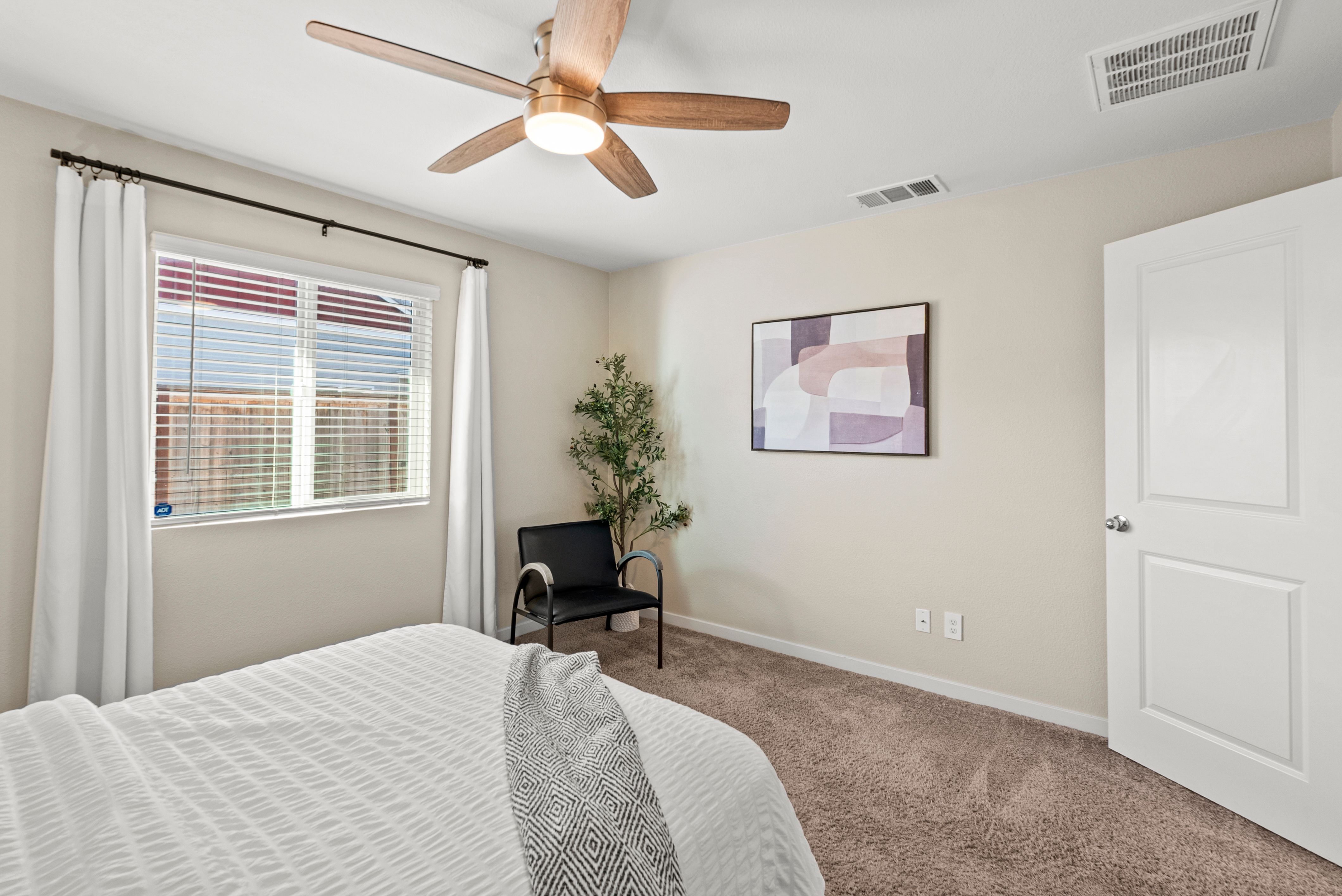  4388 Silver Cedar Lane, Sacramento, CA 95834 - 物件實景