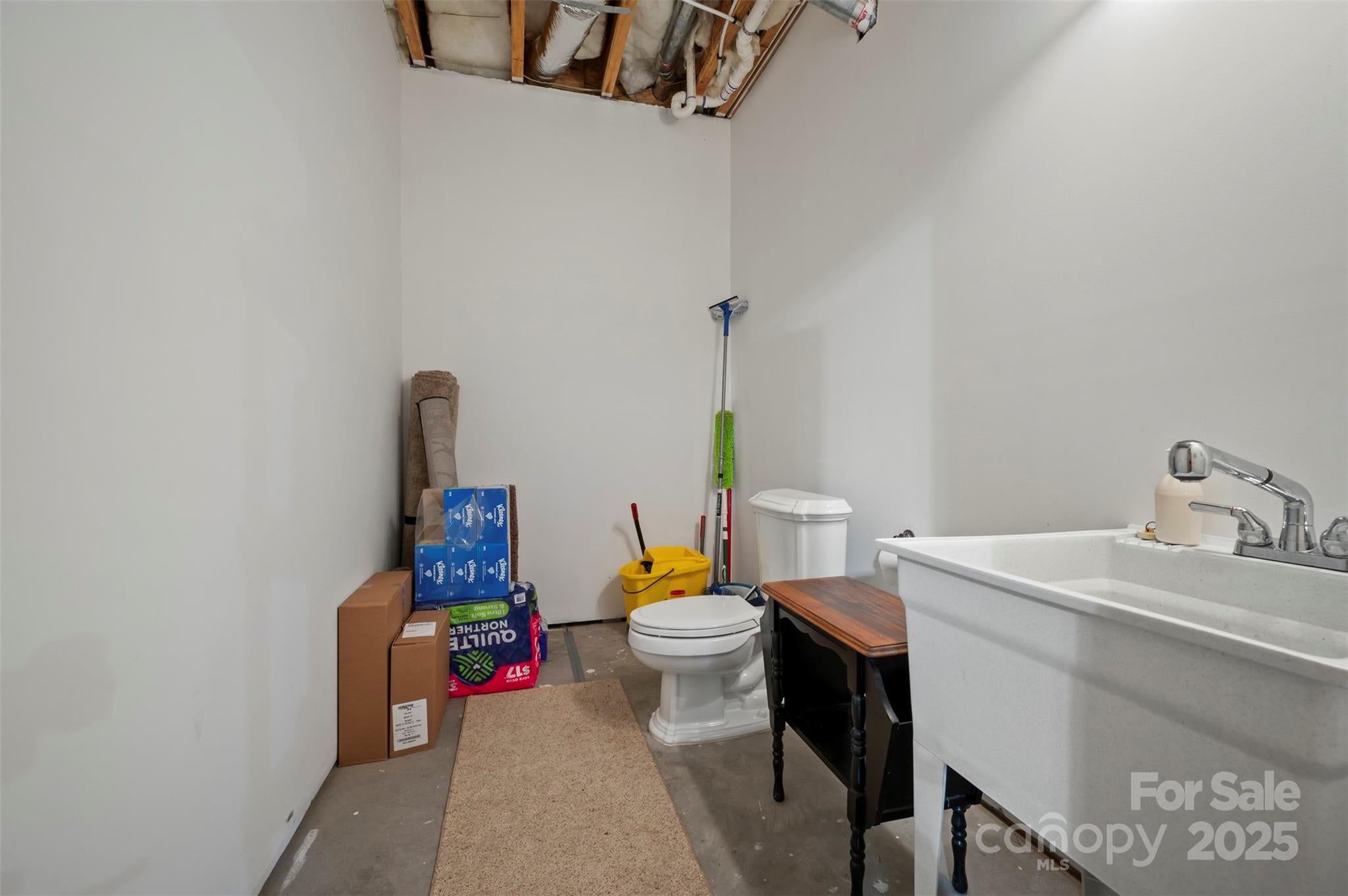 Saluda, North Carolina, 28773, United States, 3 Bedrooms Bedrooms, ,3 BathroomsBathrooms,Residential,For Sale,1996428