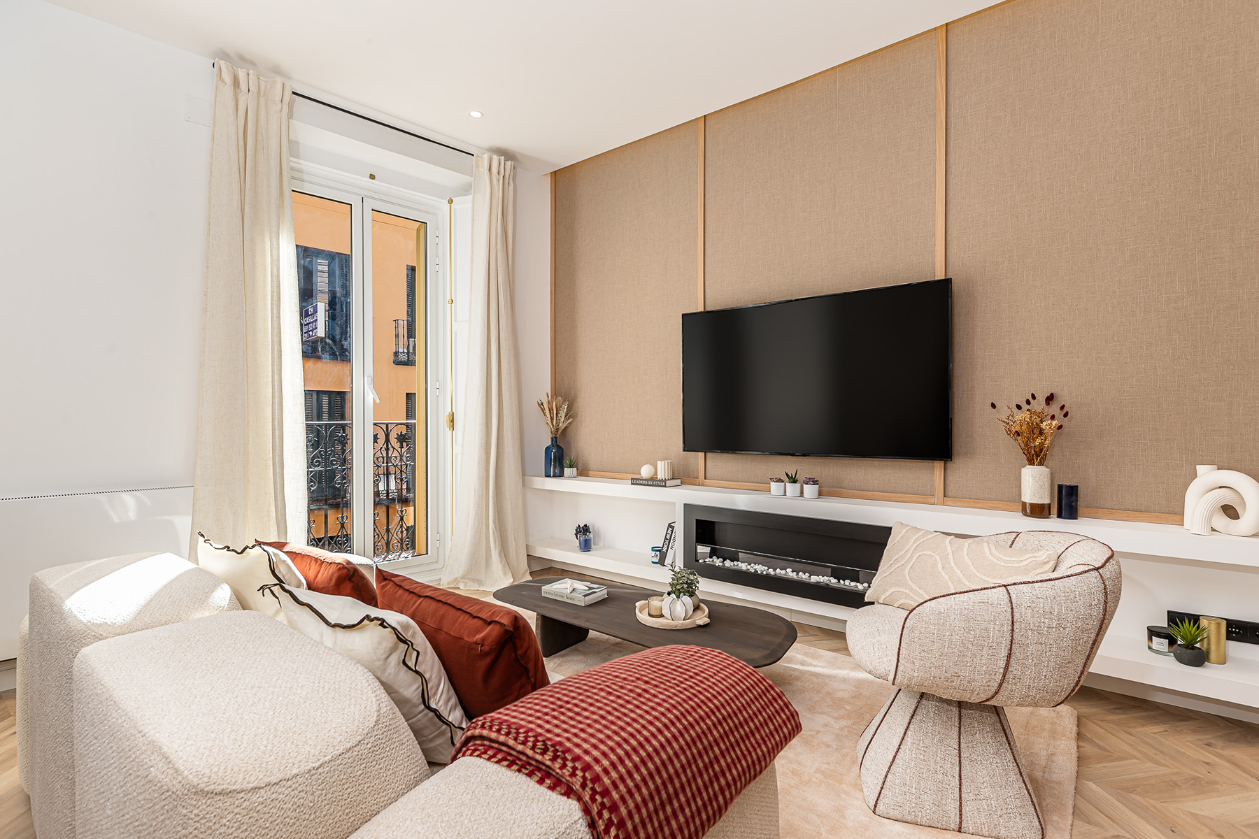  3-bedroom flat with 2 exterior balconies and parking in Justicia, Madrid - 物件實景
