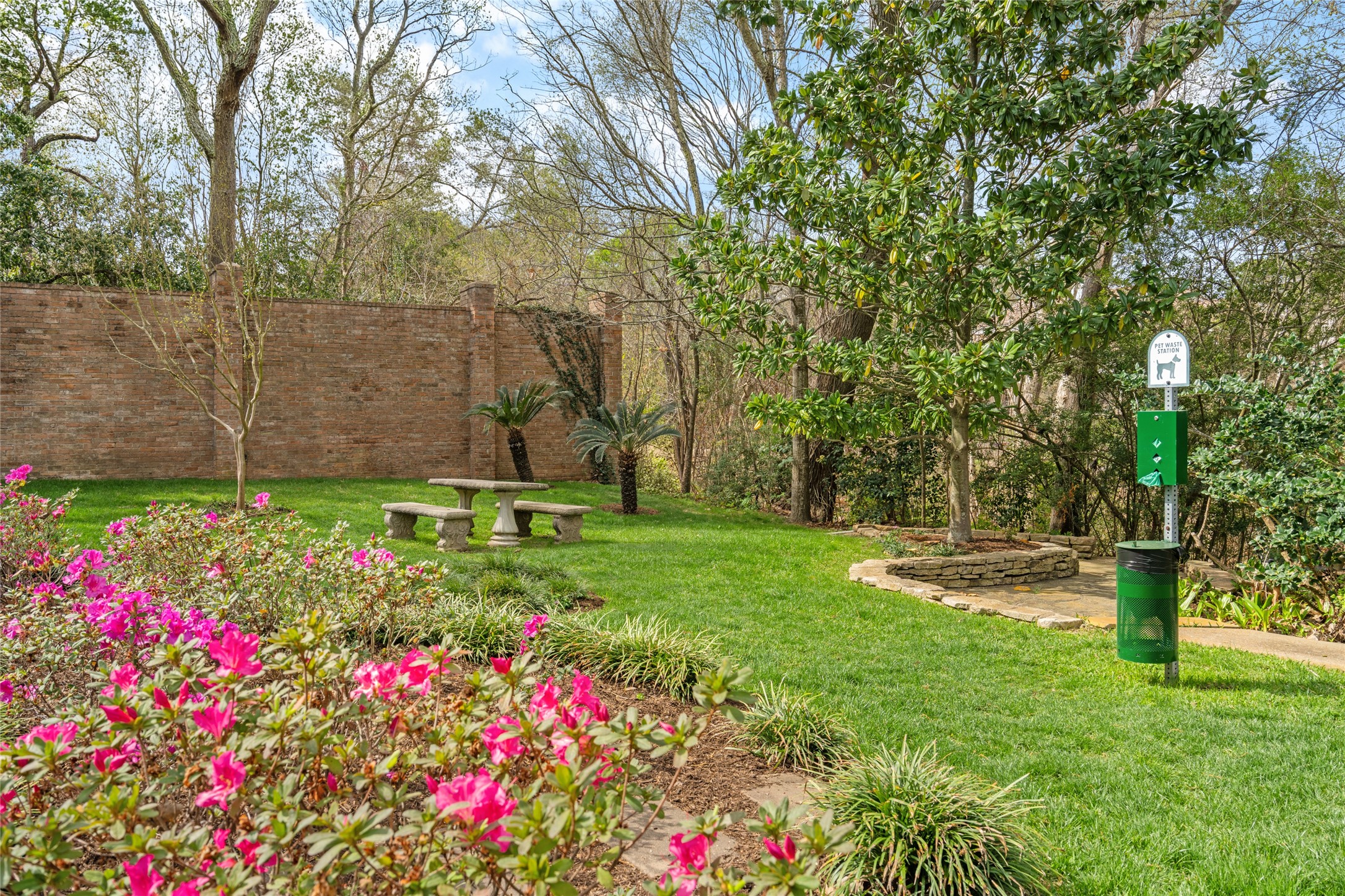  2238 S Piney Point Road #102 - 物件實景