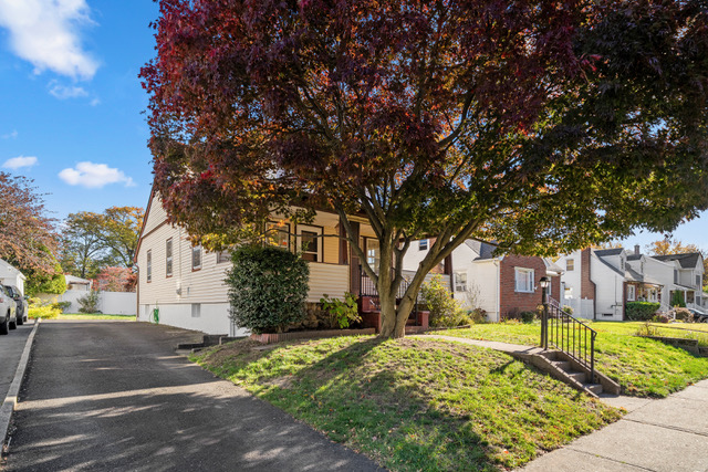 Fair Lawn, New Jersey, 07410, United States, 6 Bedrooms Bedrooms, ,2 BathroomsBathrooms,Residential,For Sale,1992419