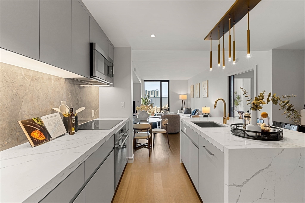 Boston, Massachusetts, 02116, United States, 2 Bedrooms Bedrooms, ,2 BathroomsBathrooms,Residential,For Sale,1995854