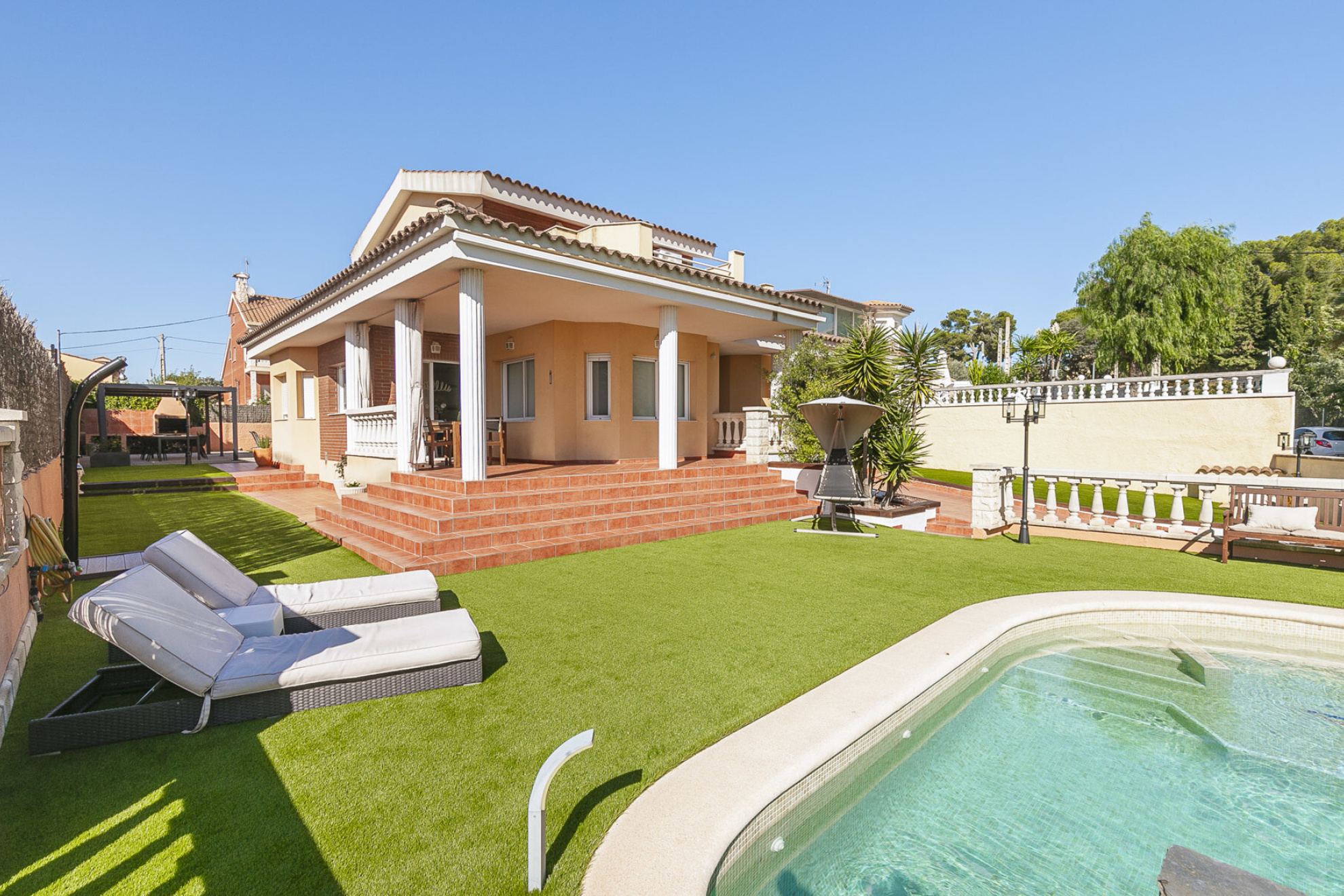  Exclusive one-story property with large garden and swimming pool - 物件實景