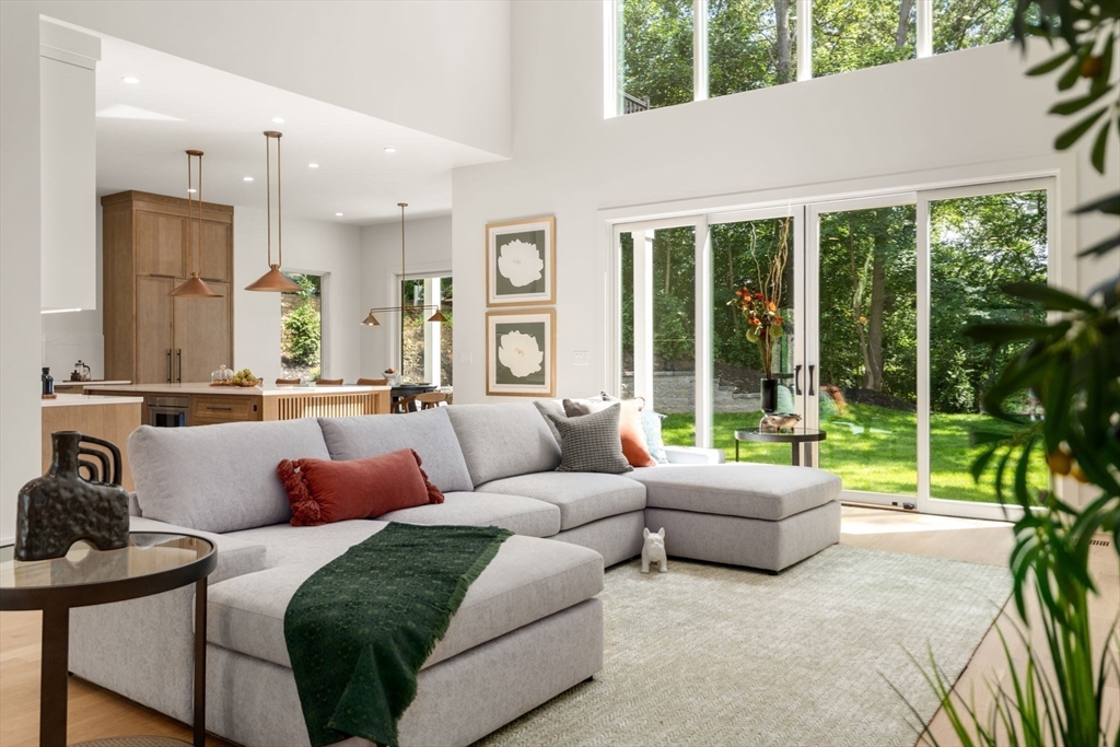 Newton, Massachusetts, 02461, United States, 6 Bedrooms Bedrooms, ,7 BathroomsBathrooms,Residential,For Sale,1882798