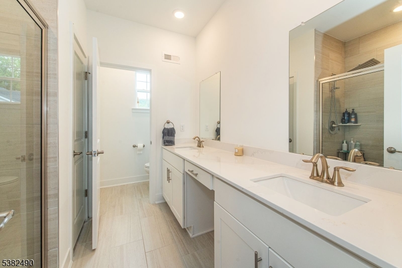 Morris Plains Boro, New Jersey, 07950, United States, 2 Bedrooms Bedrooms, ,3 BathroomsBathrooms,Residential,For Sale,1939204