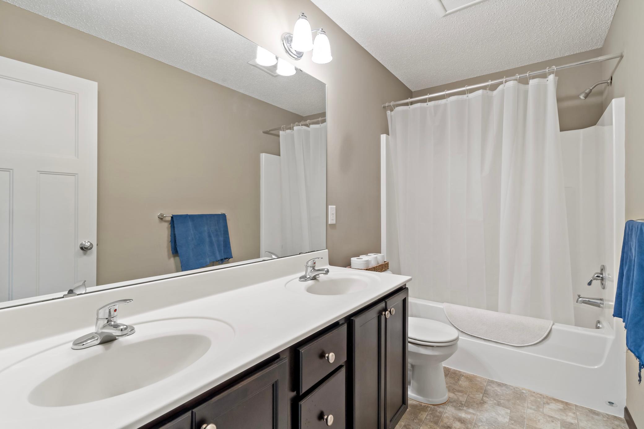 Shakopee, Minnesota, 55379, United States, 5 Bedrooms Bedrooms, ,2 BathroomsBathrooms,Residential,For Sale,1918771