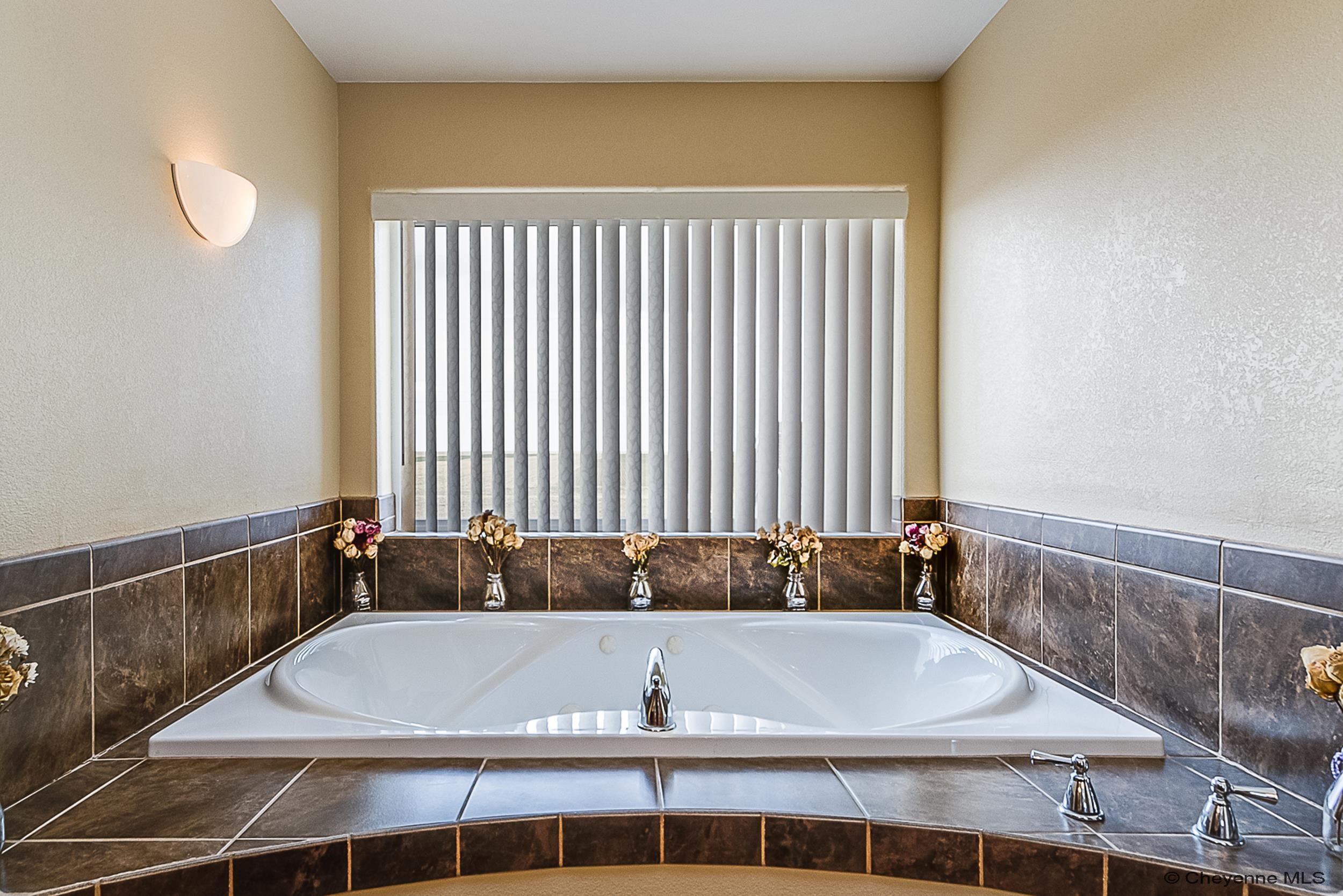 Cheyenne, Wyoming, 82009, United States, 5 Bedrooms Bedrooms, ,3 BathroomsBathrooms,Residential,For Sale,1890970