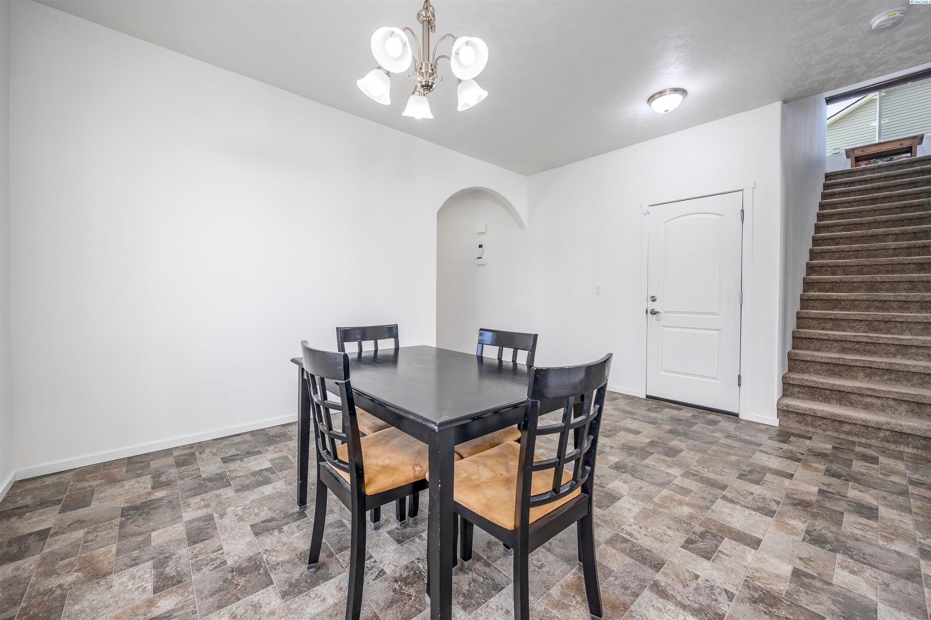 Pasco, Washington, 99301, United States, 4 Bedrooms Bedrooms, ,3 BathroomsBathrooms,Residential,For Sale,1974657