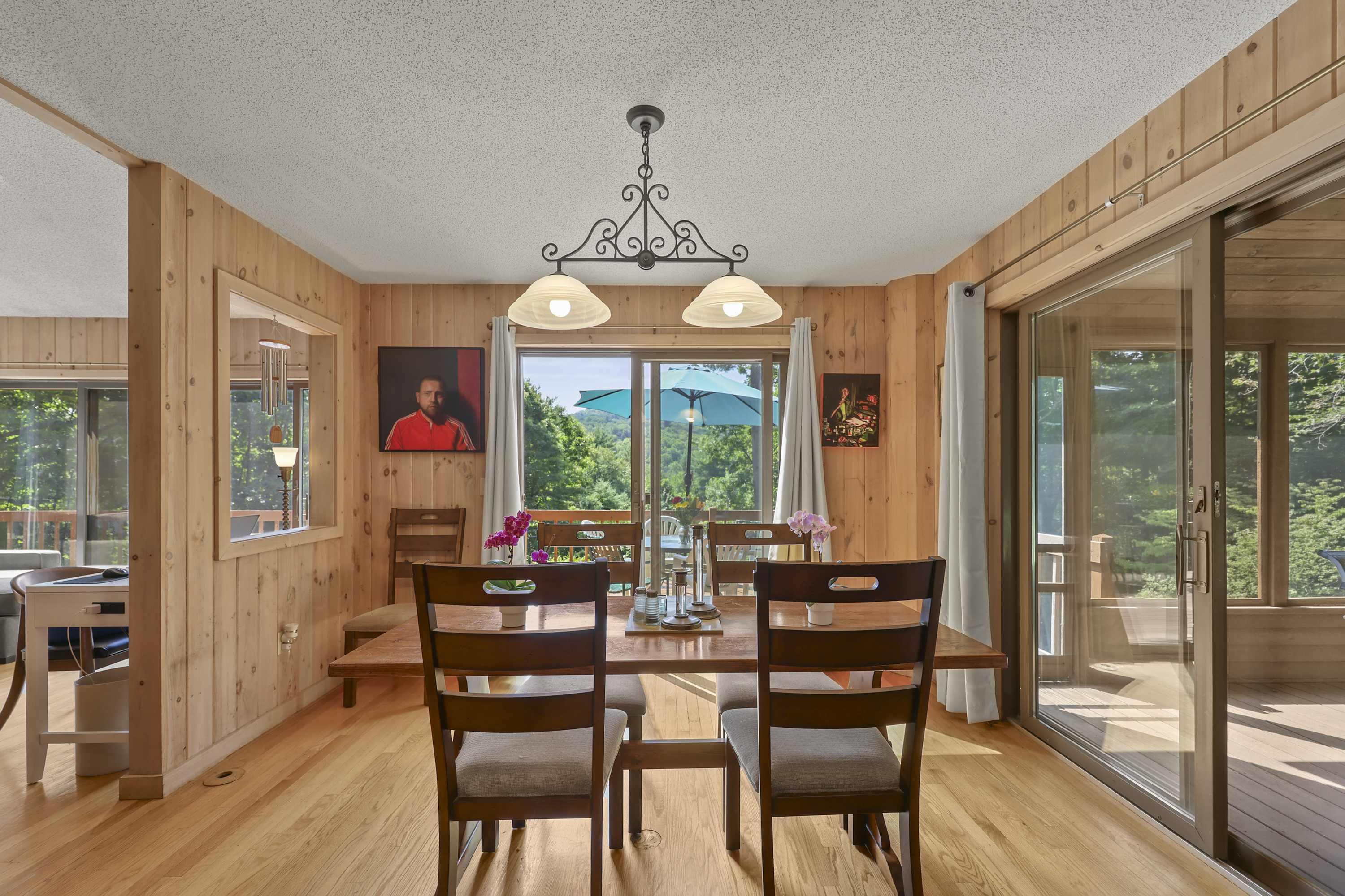  BUCOLIC COUNTRY SANCTUARY WITH MAJESTIC STONE FIREPLACE & DISTANT VIEWS - 物件實景