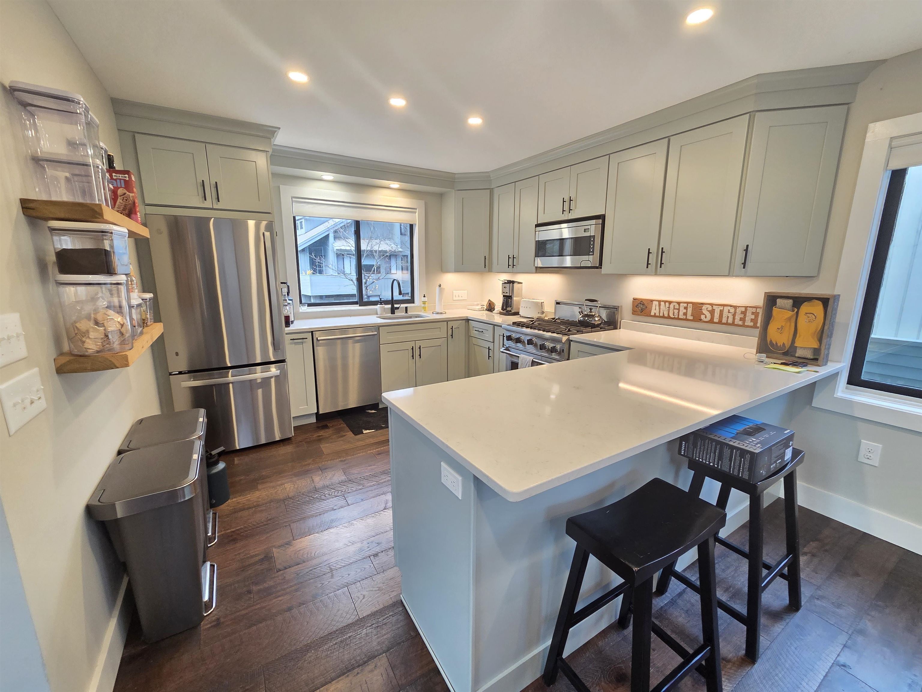 Lincoln, New Hampshire, 03251, United States, 3 Bedrooms Bedrooms, ,2 BathroomsBathrooms,Residential,For Sale,1987969