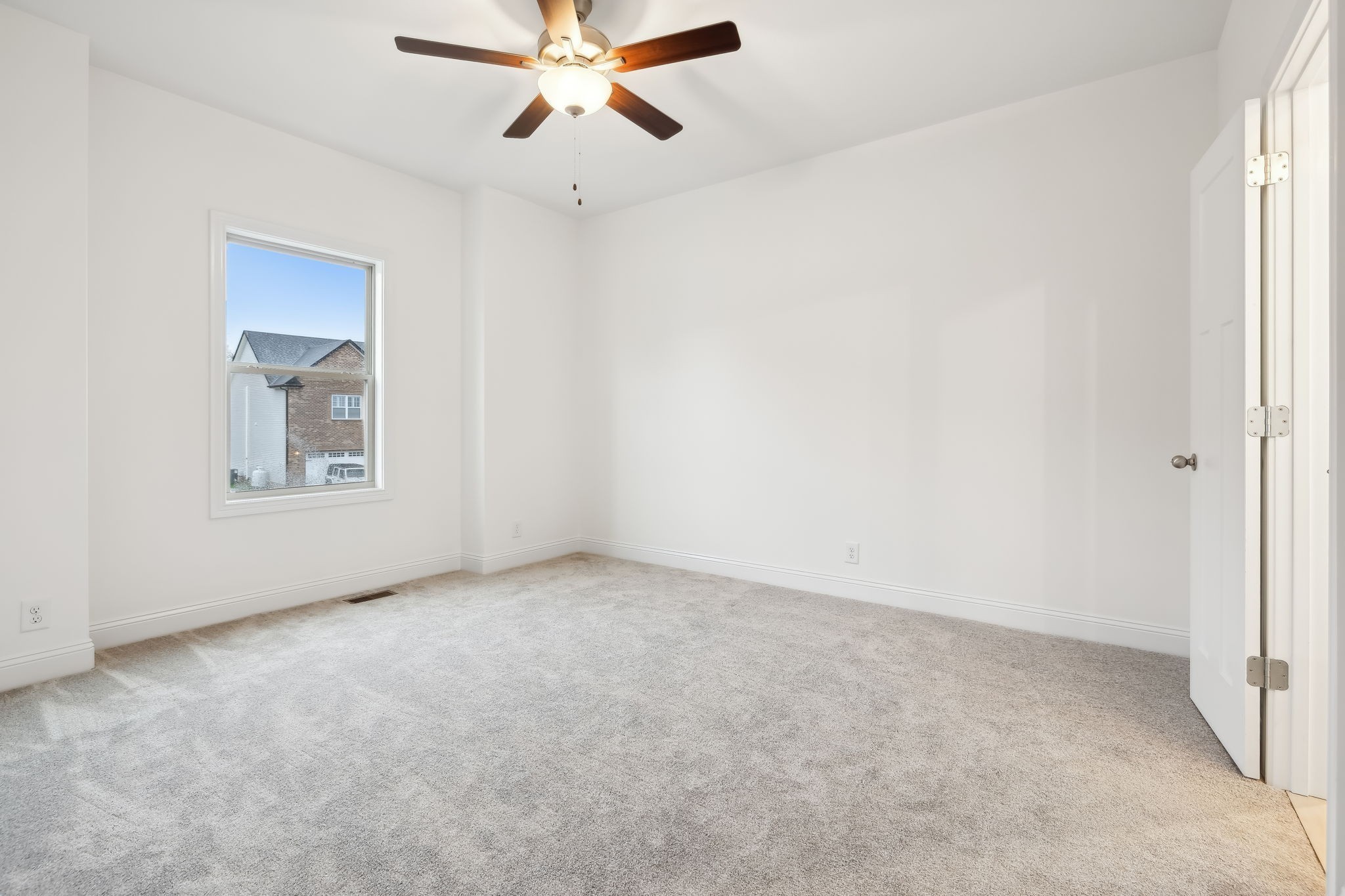 Clarksville, Tennessee, 37043, United States, 4 Bedrooms Bedrooms, ,4 BathroomsBathrooms,Residential,For Sale,2005810