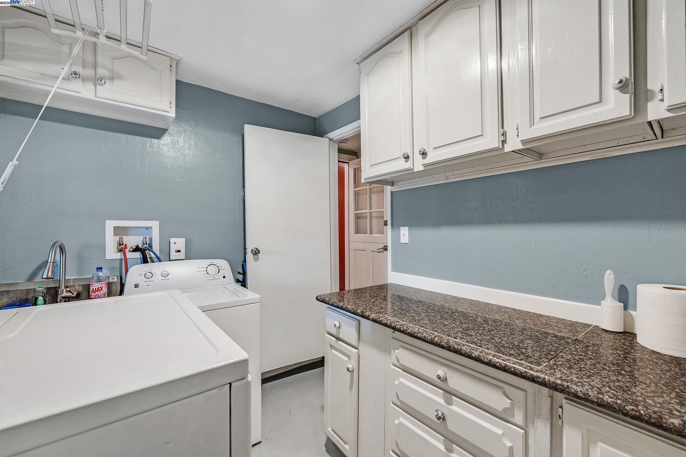 Oakland, California, 94605, United States, 4 Bedrooms Bedrooms, ,1 BathroomBathrooms,Residential,For Sale,1941828