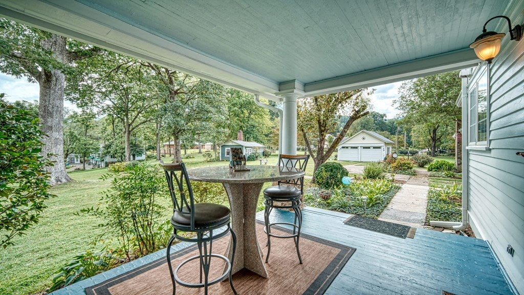 Andrews, North Carolina, 28901, United States, 5 Bedrooms Bedrooms, ,4 BathroomsBathrooms,Residential,For Sale,1912195