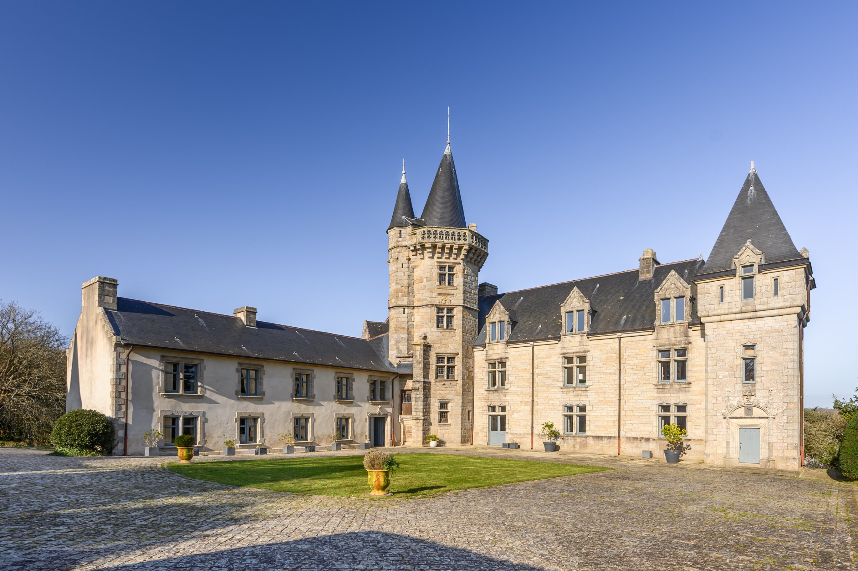  EXCLUSIVE LISTING ; Brittany – Névez ; Renovated château with outbuildings, ove… - 物件實景