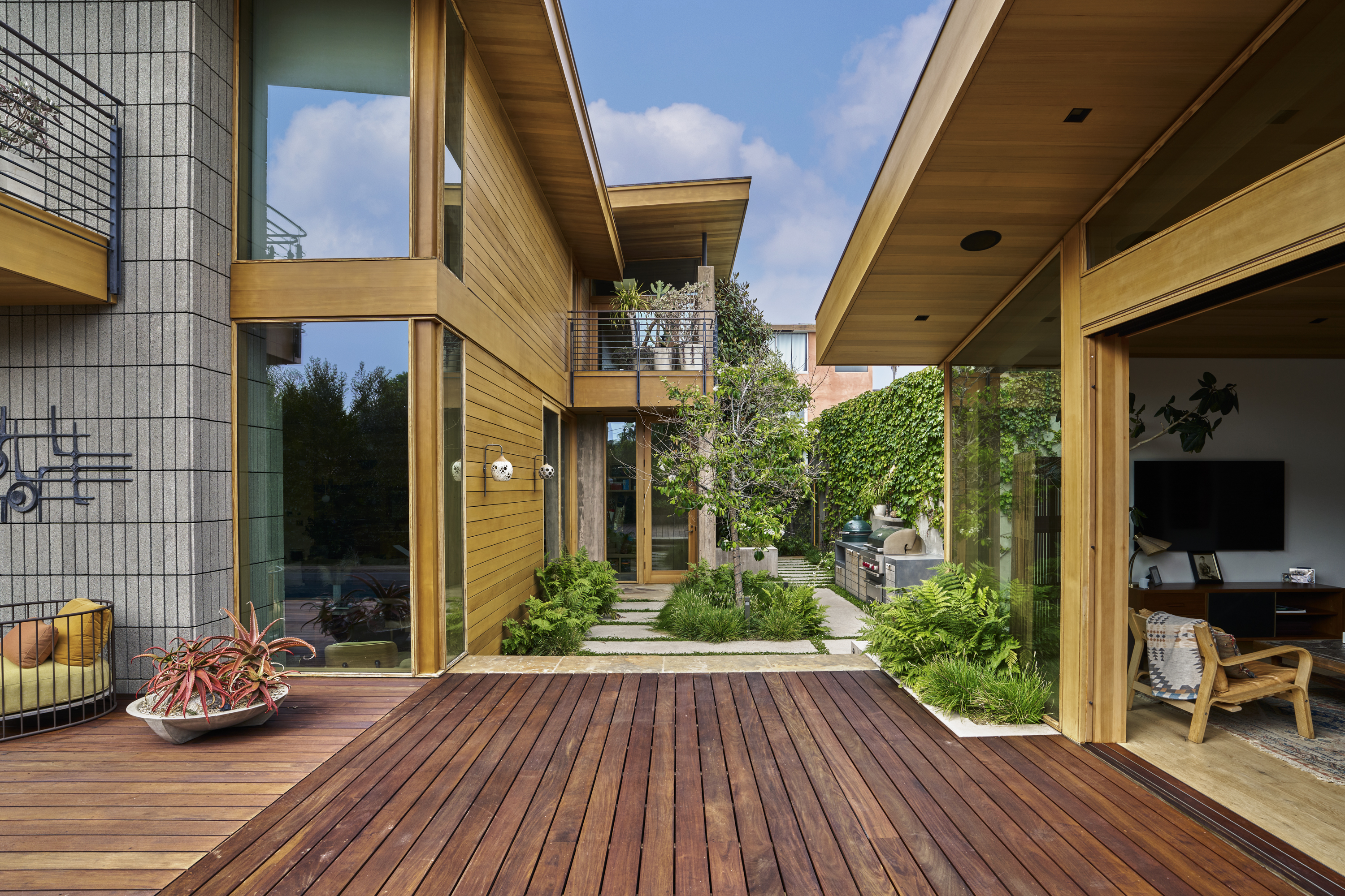  746 Milwood Avenue - 物件實景