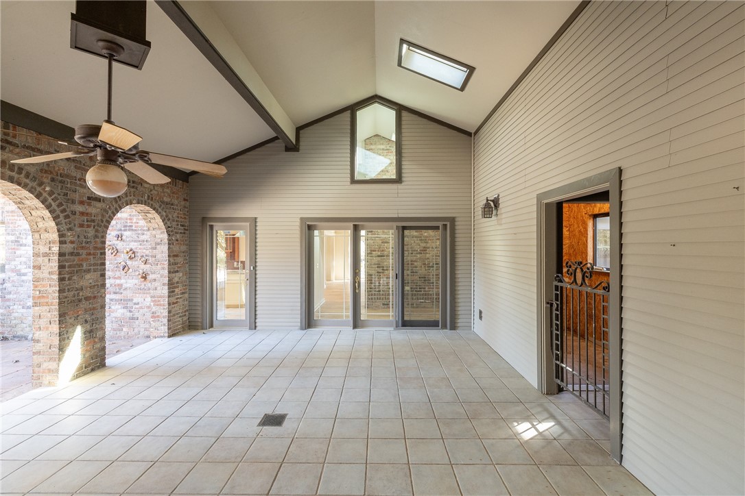 Fayetteville, Arkansas, 72703, United States, 3 Bedrooms Bedrooms, ,3 BathroomsBathrooms,Residential,For Sale,1989133