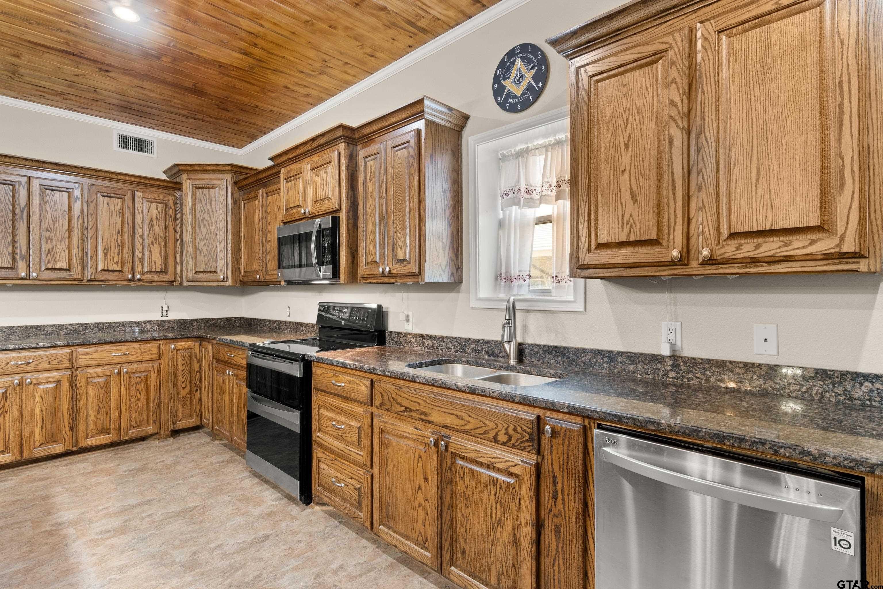 Pittsburg, Texas, 75686, United States, 5 Bedrooms Bedrooms, ,2 BathroomsBathrooms,Residential,For Sale,1998709