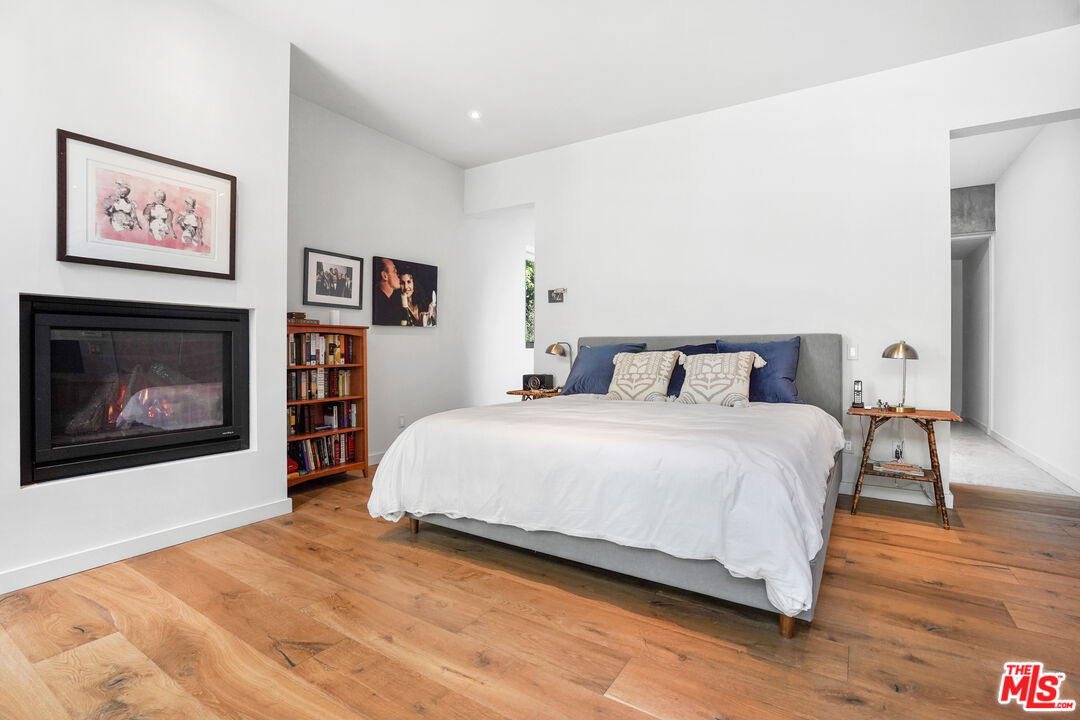 Malibu, California, 90265, United States, 4 Bedrooms Bedrooms, ,3 BathroomsBathrooms,Residential,For Sale,1917899