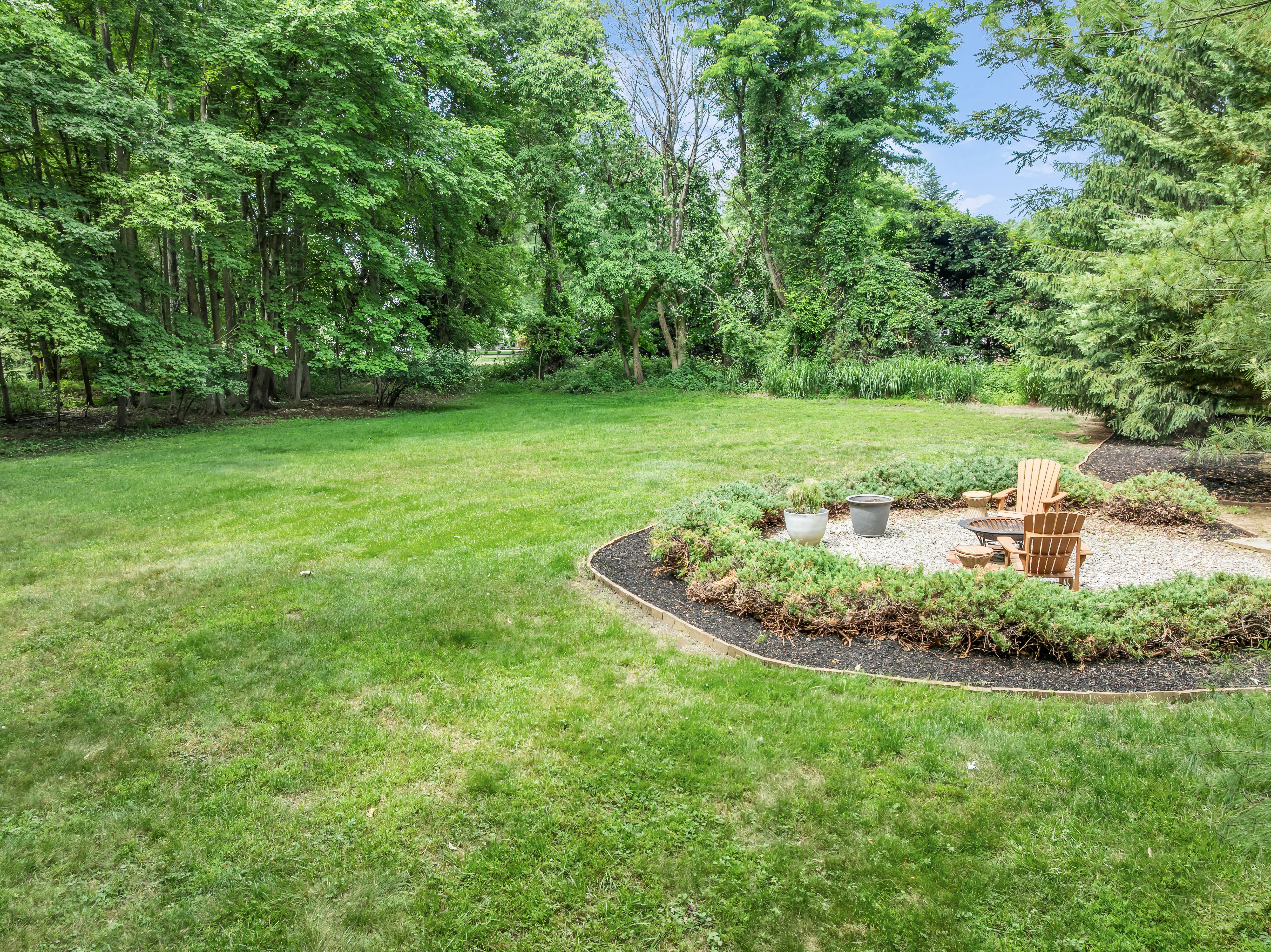 Beautiful Updated Bi-Level Home - 840 Nutswamp Road, Red Bank - 物件實景