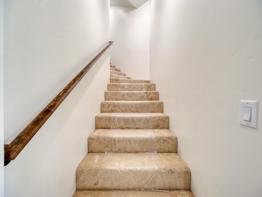 Klamath Falls, Oregon, 97601, United States, 3 Bedrooms Bedrooms, ,3 BathroomsBathrooms,Residential,For Sale,1991237