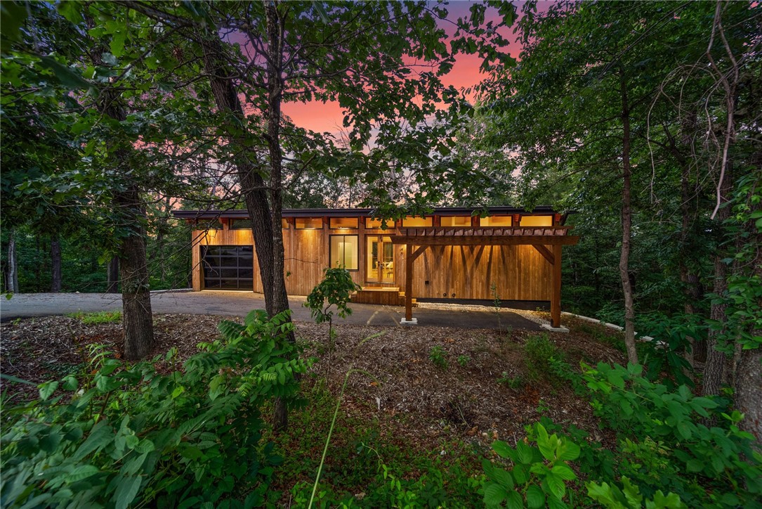 Bella Vista, Arkansas, 72715, United States, 3 Bedrooms Bedrooms, ,4 BathroomsBathrooms,Residential,For Sale,1892067