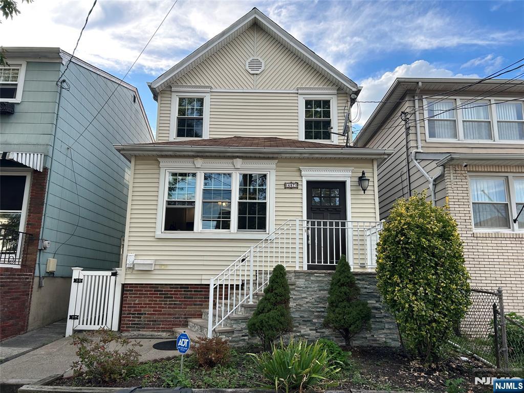 Kearny, New Jersey, 07032, United States, 3 Bedrooms Bedrooms, ,2 BathroomsBathrooms,Residential,For Sale,1927539