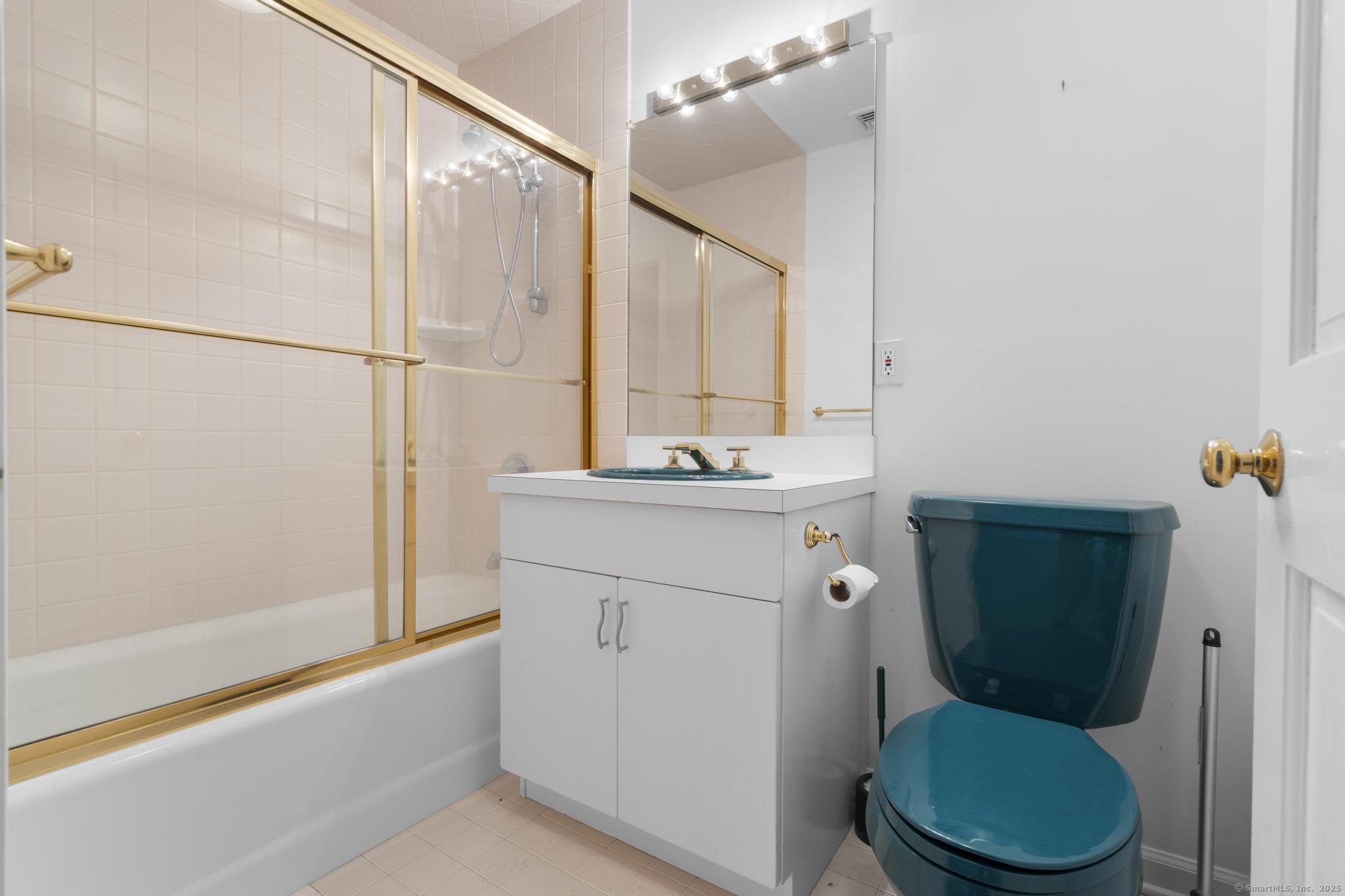 Orange, Connecticut, 06477, United States, 4 Bedrooms Bedrooms, ,8 BathroomsBathrooms,Residential,For Sale,1939481
