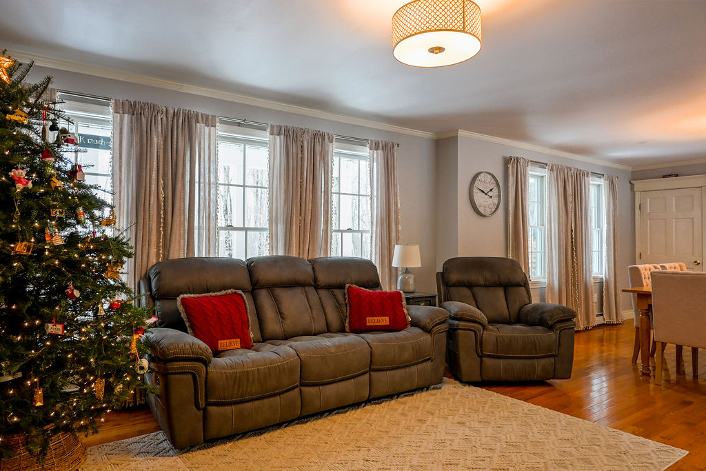 Sidney, Maine, 04330, United States, 3 Bedrooms Bedrooms, ,3 BathroomsBathrooms,Residential,For Sale,2007765