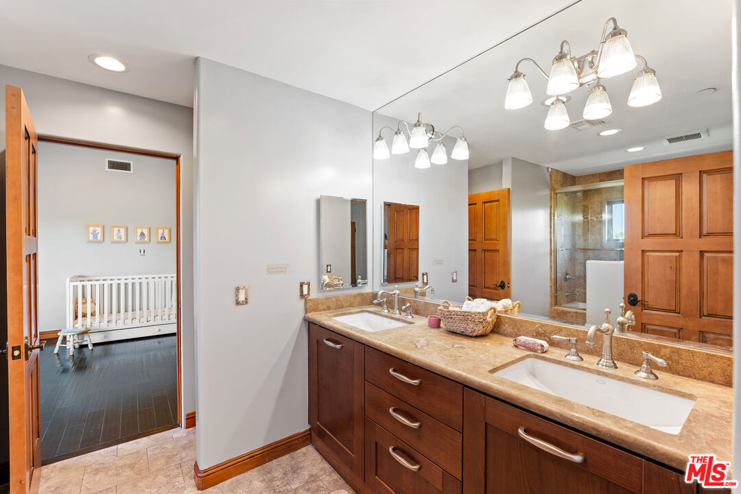 Calabasas, California, 91302, United States, 4 Bedrooms Bedrooms, ,3 BathroomsBathrooms,Residential,For Sale,1987889