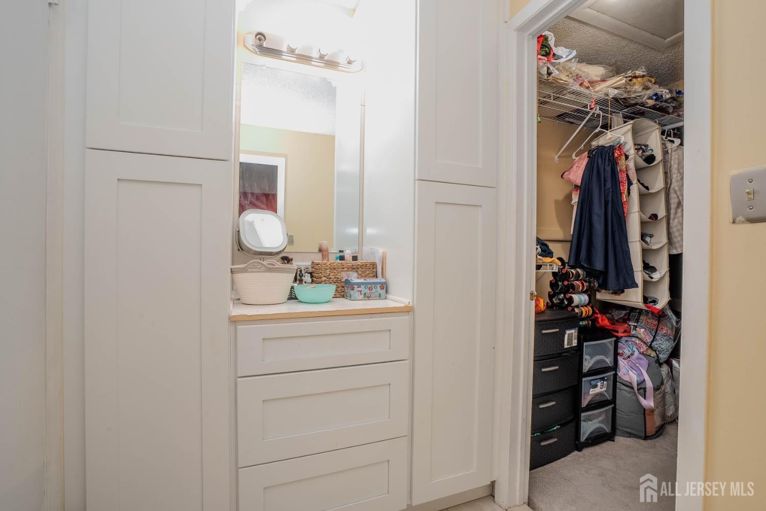 Edison, New Jersey, 08820, United States, 2 Bedrooms Bedrooms, ,3 BathroomsBathrooms,Residential,For Sale,1987330