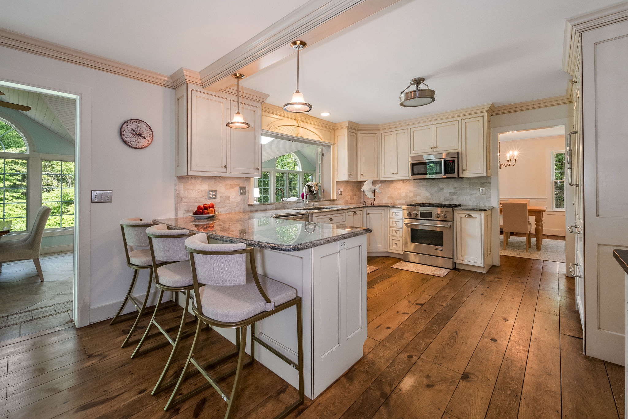  Experience shoreline luxury in this exceptional Colonial home - 物件實景