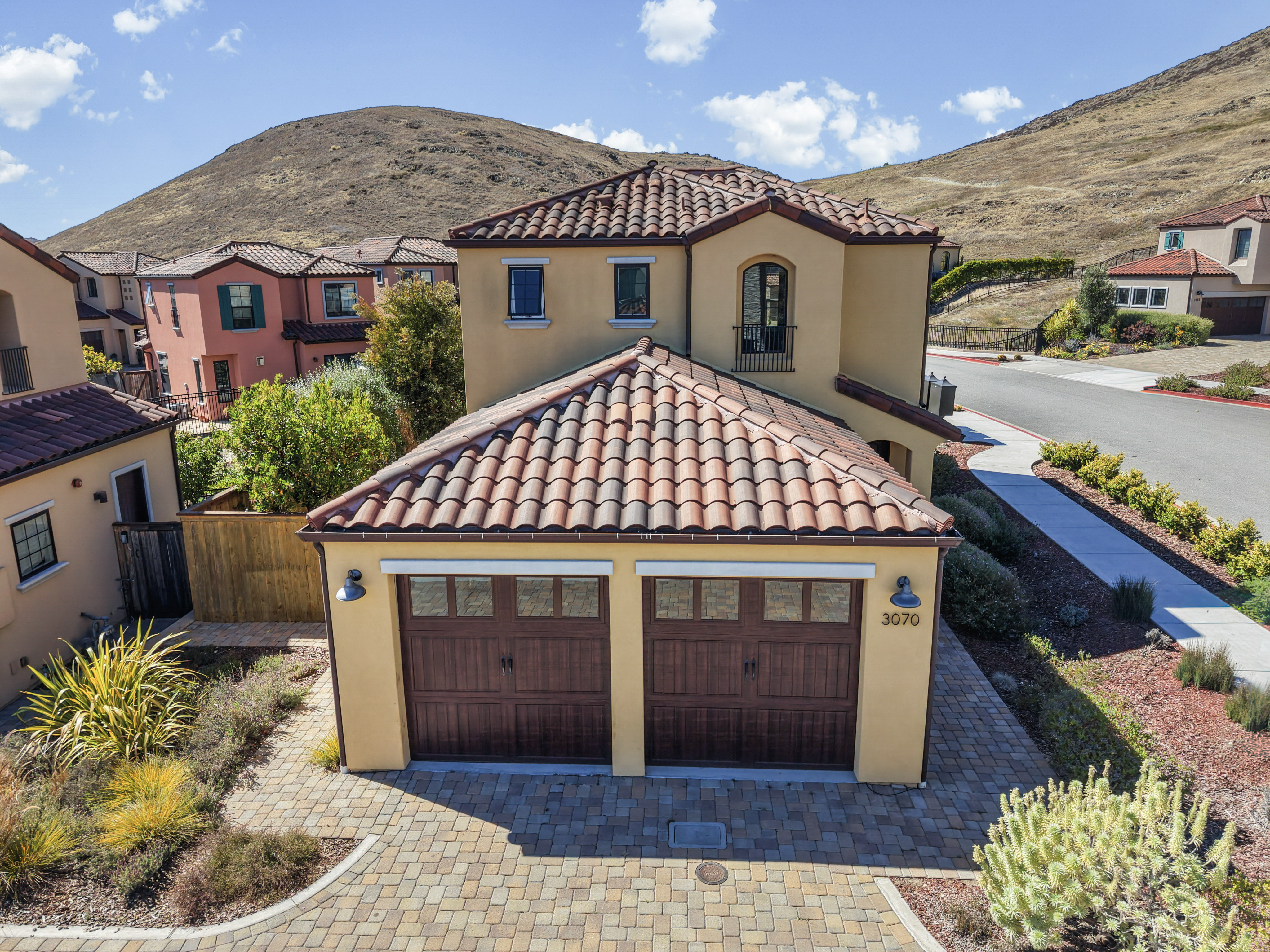  Elegant Hillside Living in Coveted Toscano - 物件實景