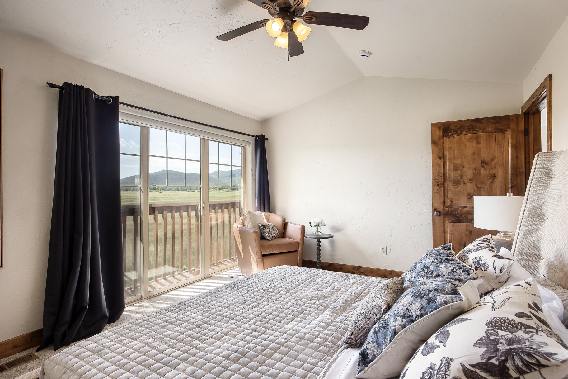 Exceptional Fox Point Townhome with Mountain Views & Prime Location - 物件實景