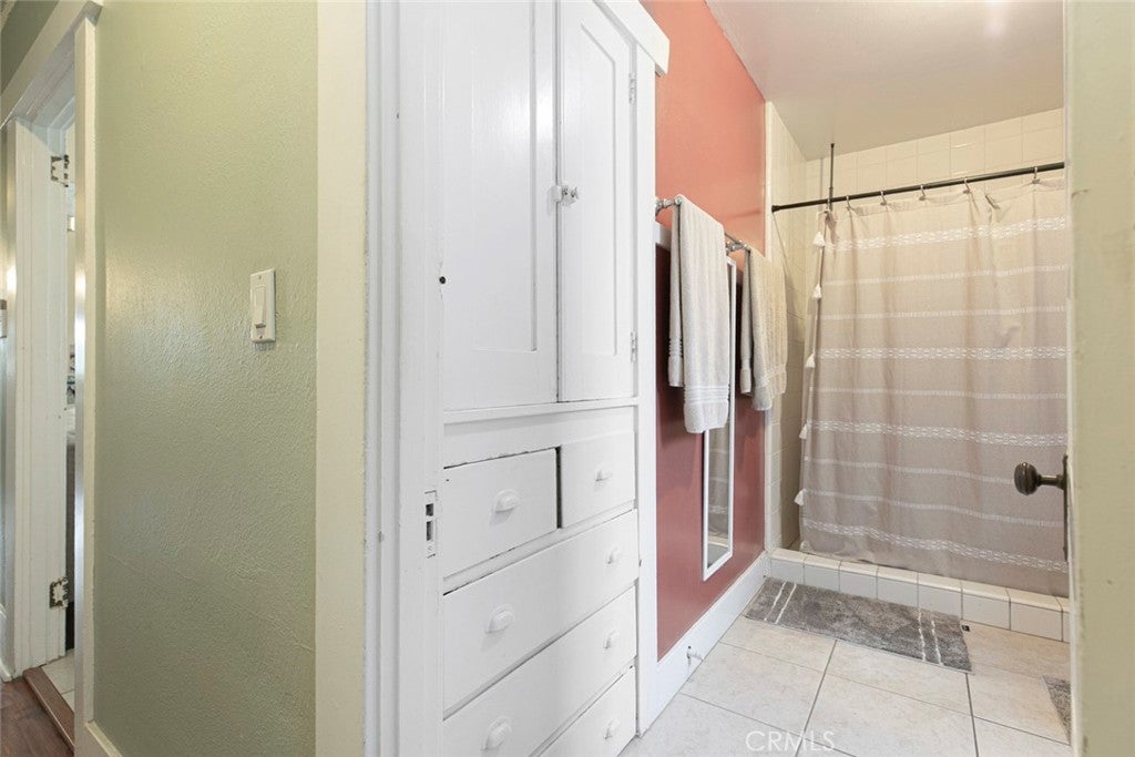 Pasadena, California, 91101, United States, 2 Bedrooms Bedrooms, ,1 BathroomBathrooms,Residential,For Sale,1938825