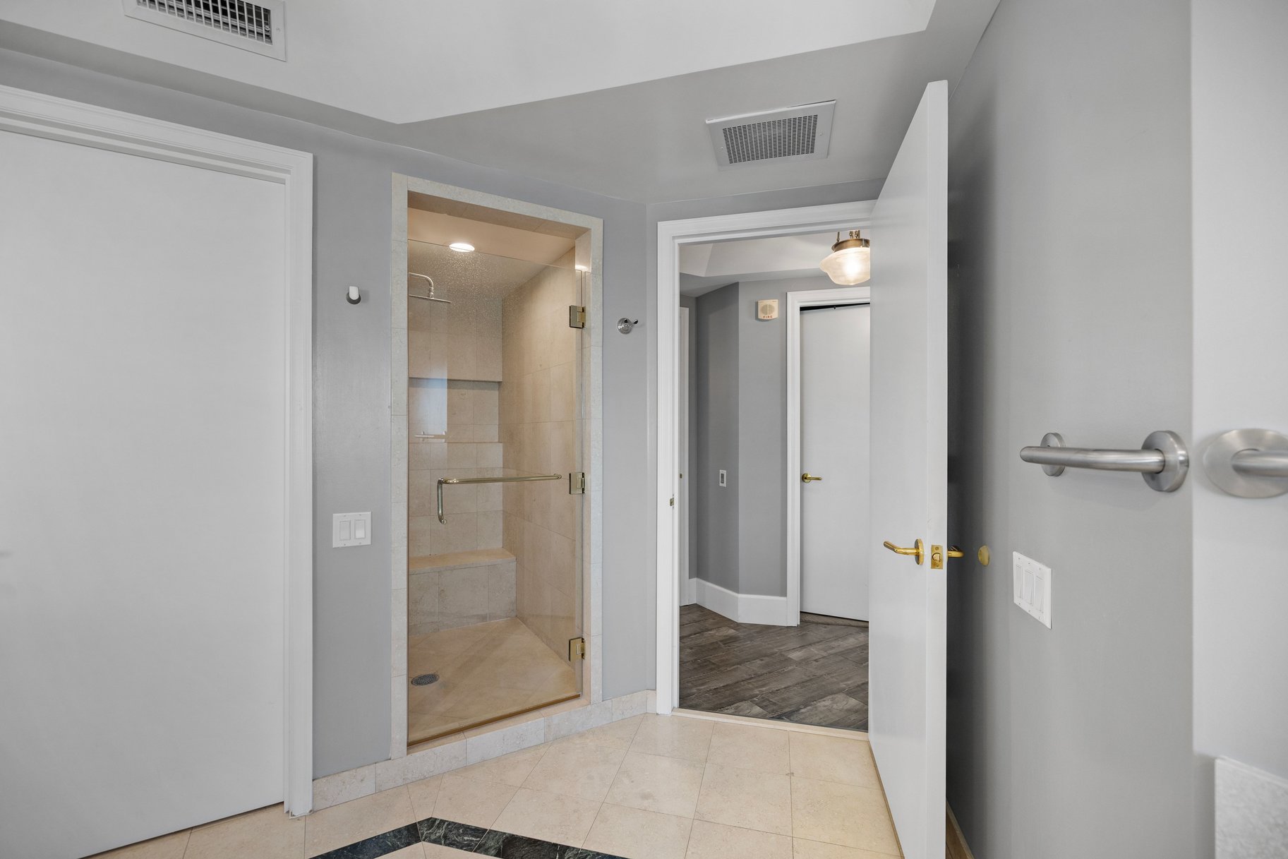  Sophisticated High-Rise Living at Turnberry Place - 物件實景
