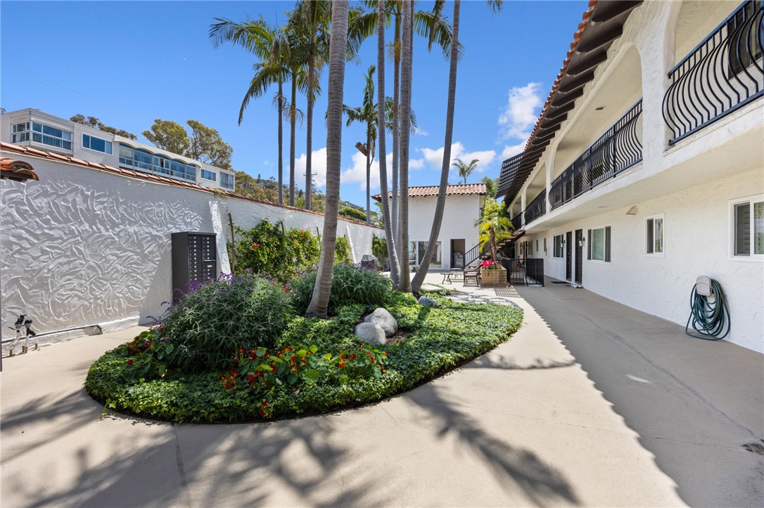 Laguna Beach, California, 92651, United States, 2 Bedrooms Bedrooms, ,3 BathroomsBathrooms,Residential,For Sale,1805517
