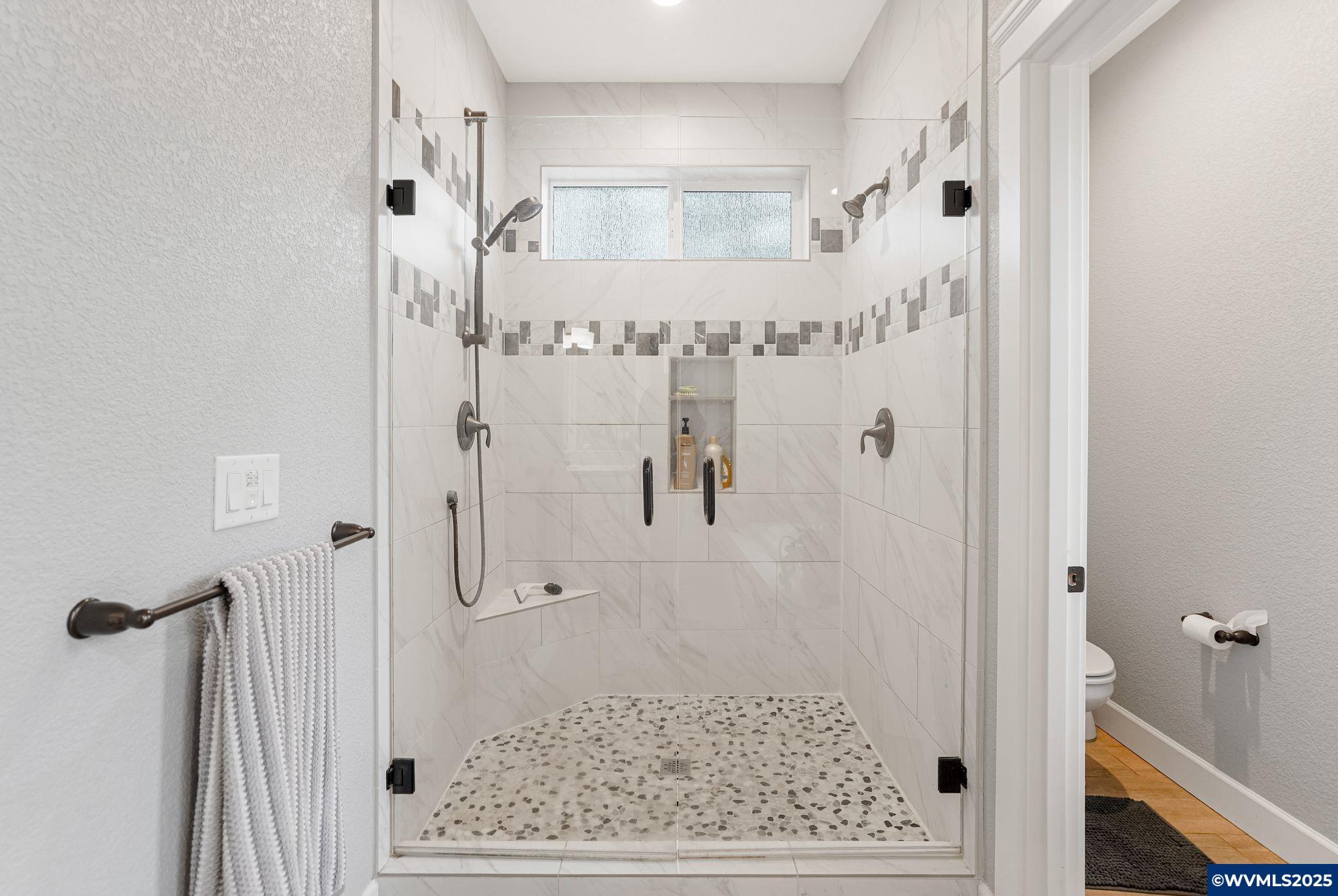 Dallas, Oregon, 97338, United States, 4 Bedrooms Bedrooms, ,2 BathroomsBathrooms,Residential,For Sale,1991904