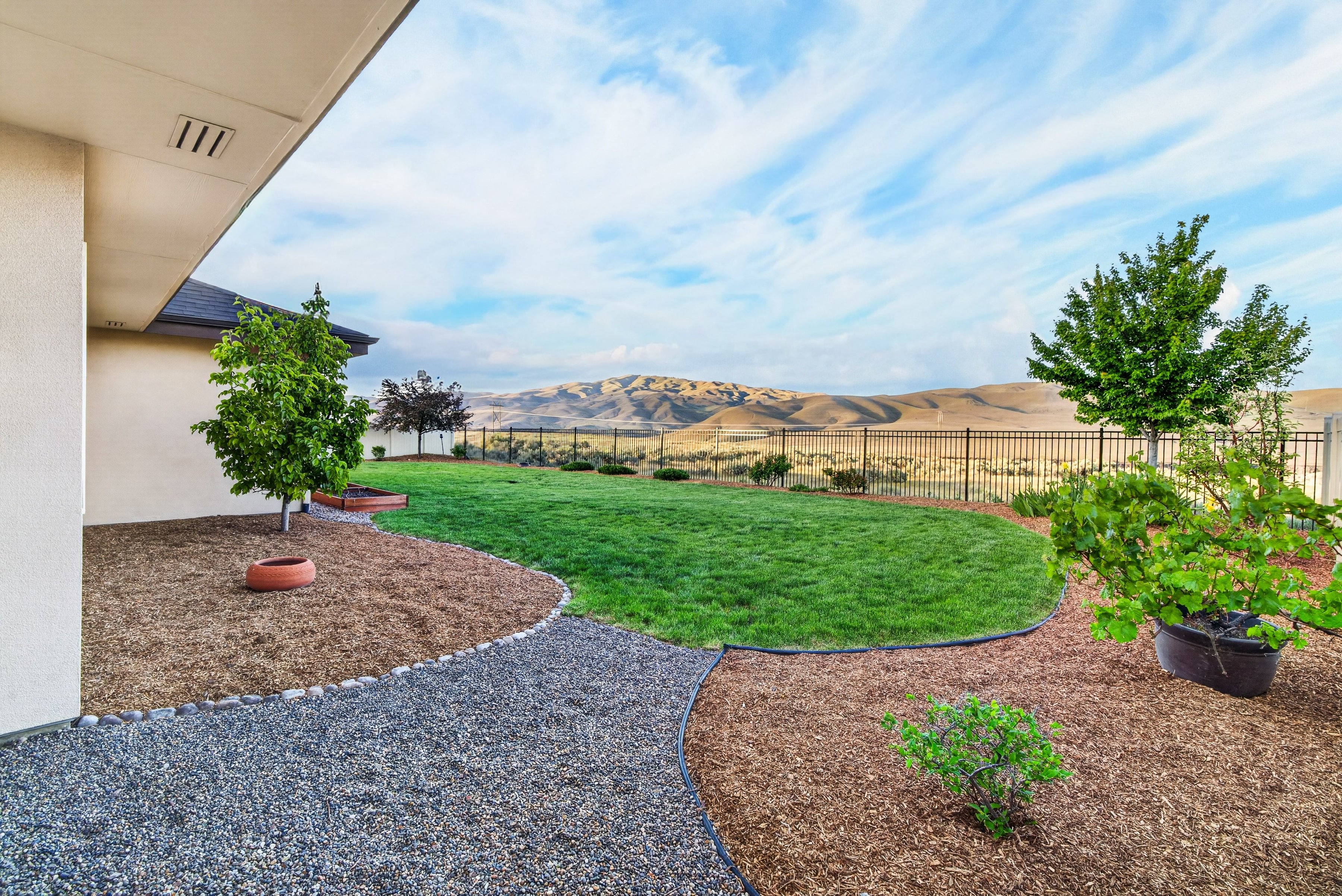  Refined Southeast Boise Living with Panoramic Vistas - 物件實景